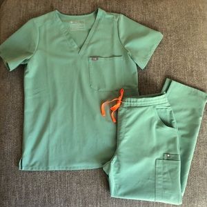 FIGS- JADE Scrub Set